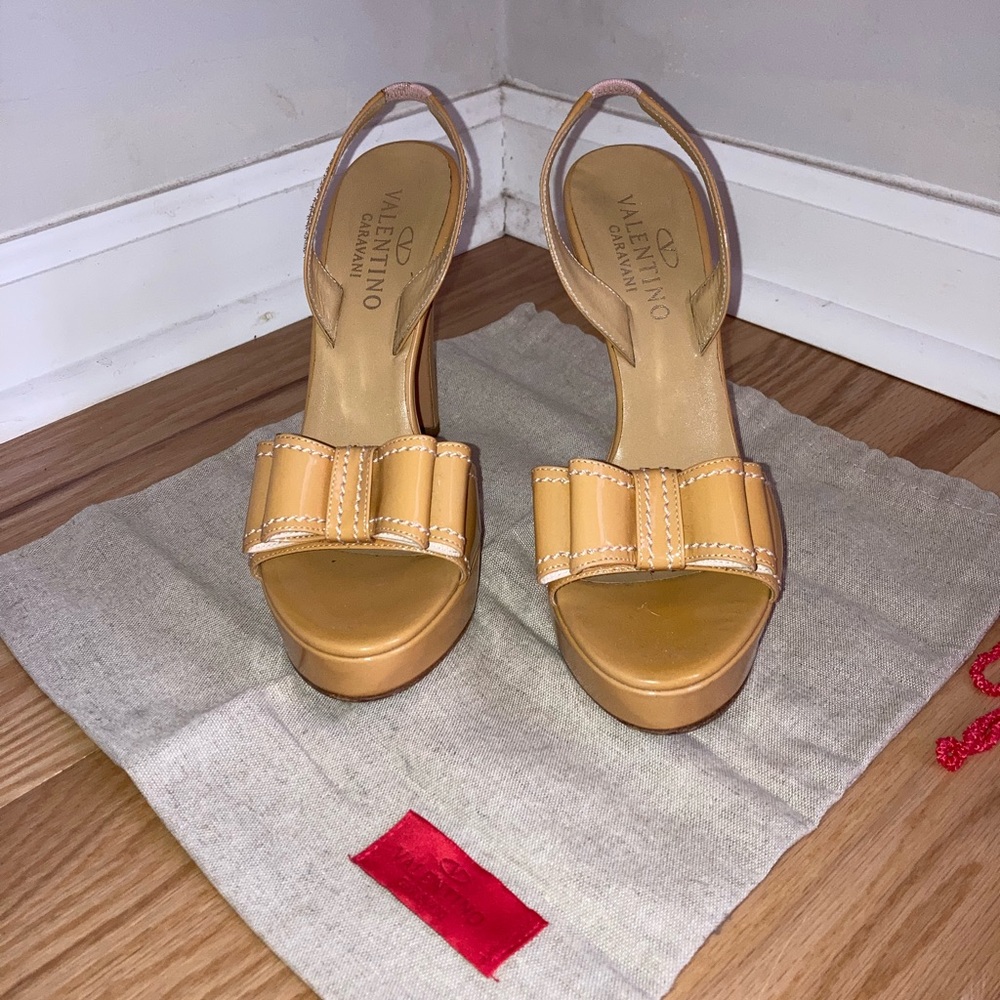 VALENTINO Nude Patent Heels with dust bag